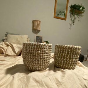 Two Small Urban outfitters Dia Natural Basket Planter